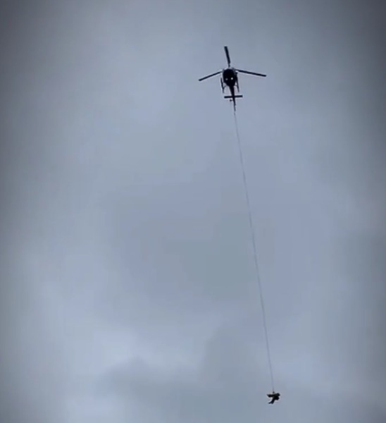 Mulher Escorrega Em Cachoeira De Ubatuba Cai De Altura De Altura De