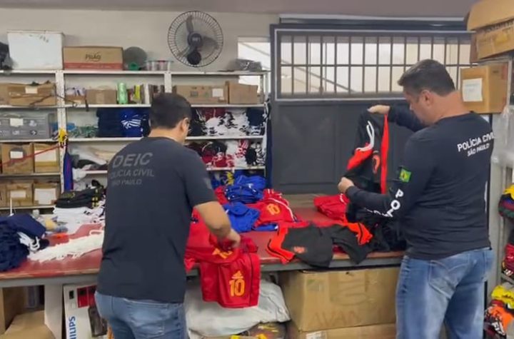 Polícia Civil apreende milhares de vestuários de clubes de futebol falsificados em Aparecida e Potim